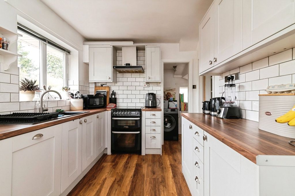 Property photo 2 of 13 Picture No. 36