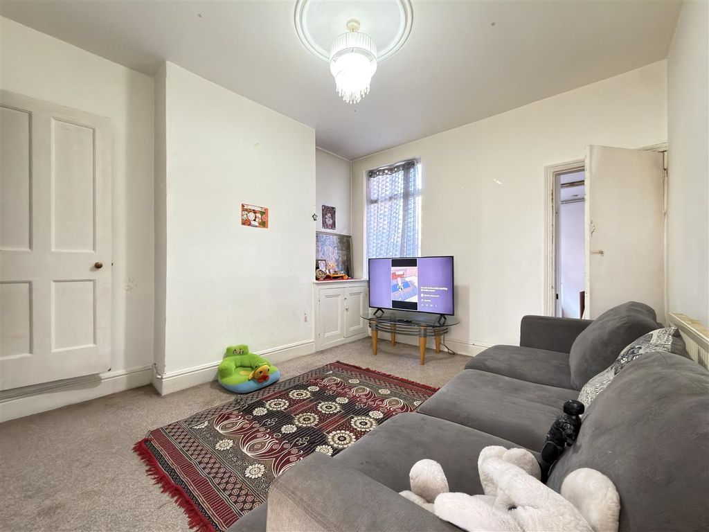 Property photo 3 of 8 Sitting Room