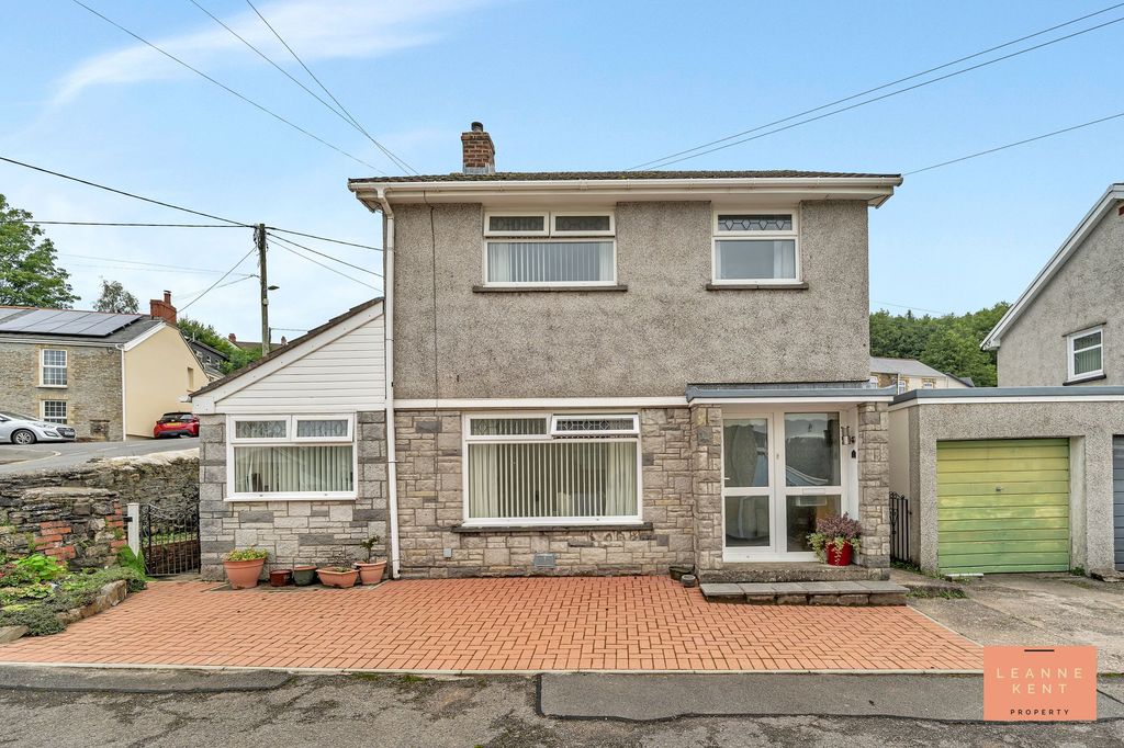 Property photo 1 of 41