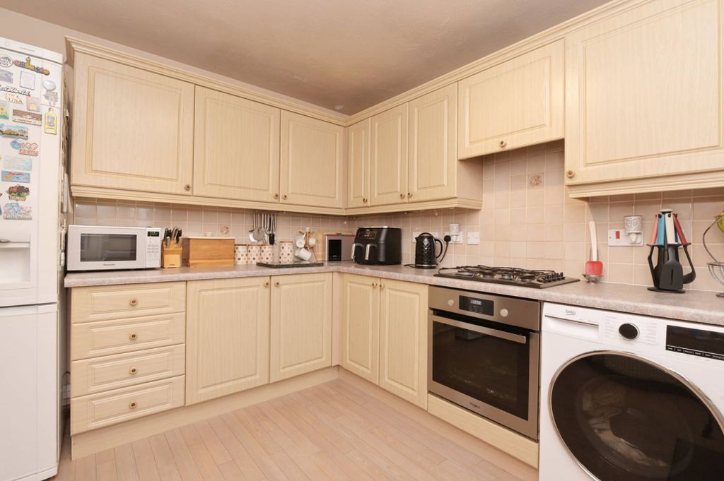 Property photo 3 of 30