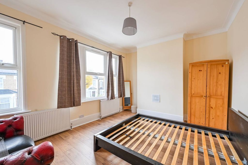 Property photo 2 of 20