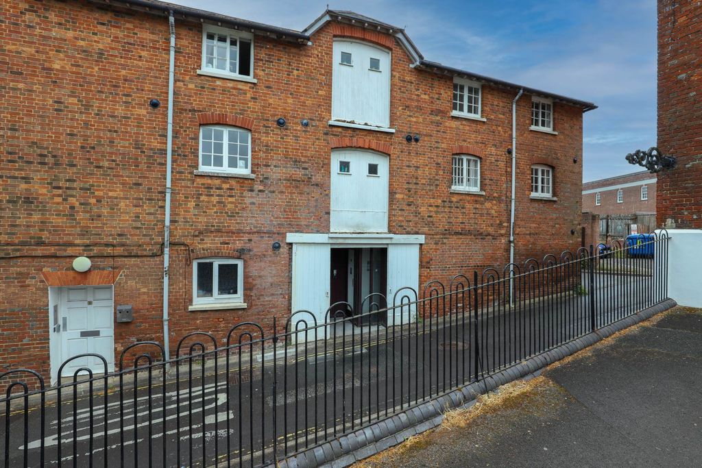 Property photo 1 of 8