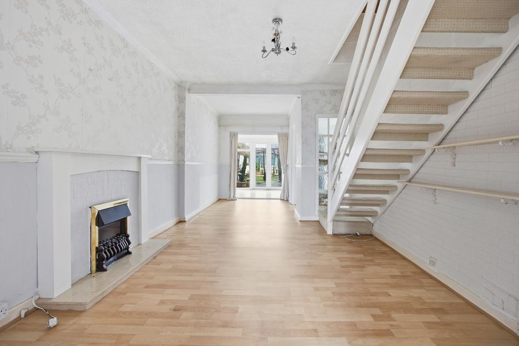 Property photo 3 of 19