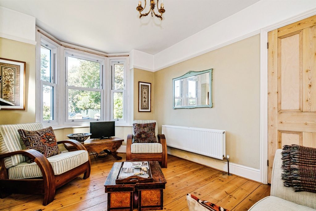 Property photo 3 of 12