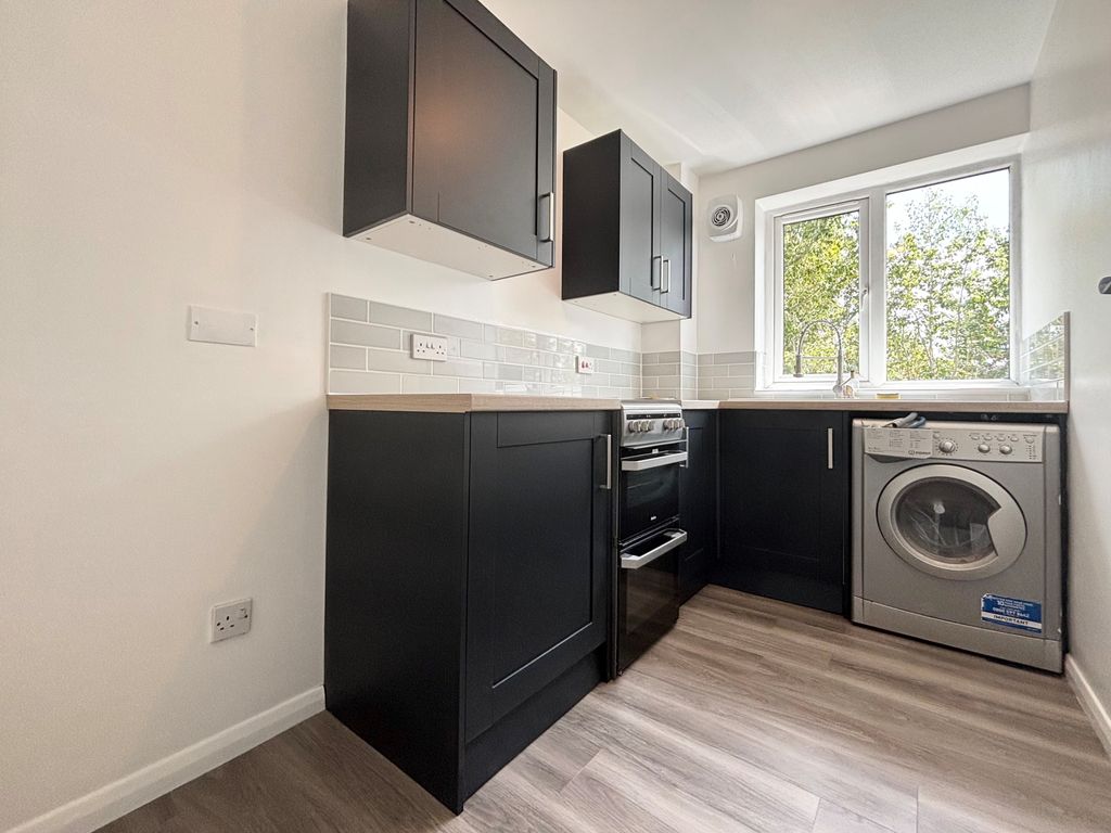 Property photo 2 of 6 Kitchen