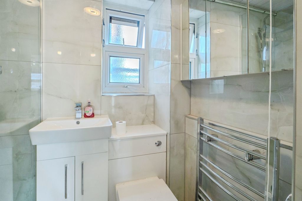 Additional image 4 of 1 bed flat for saleScalpay Close, Leicester LE4