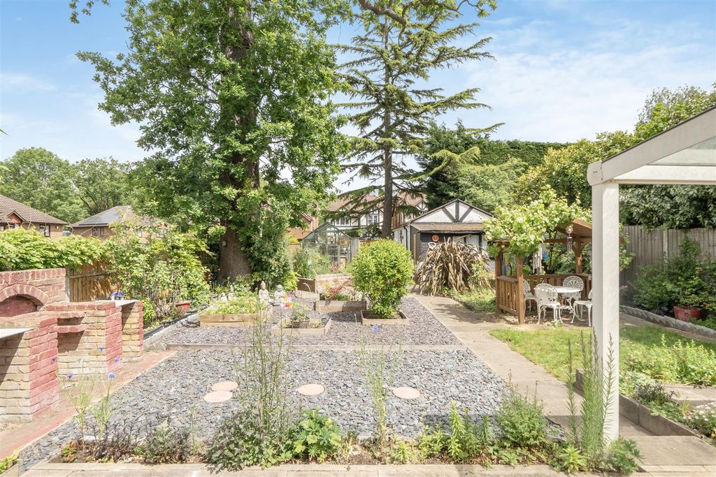 Property photo 2 of 24
