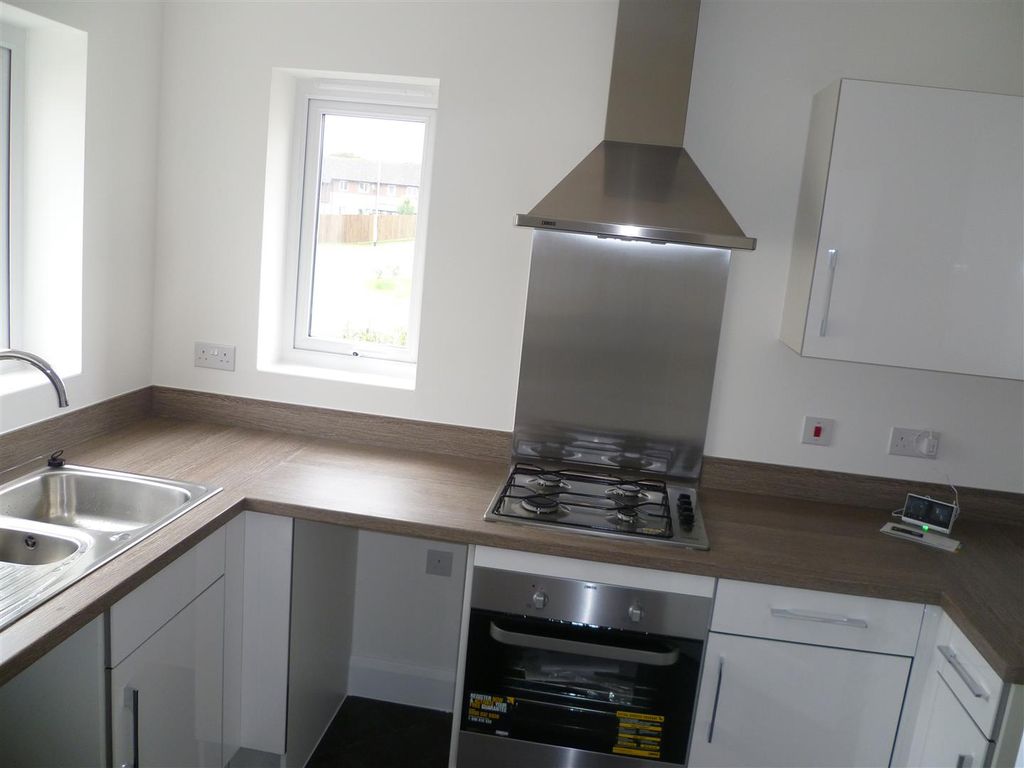Property photo 3 of 8 Kitchen