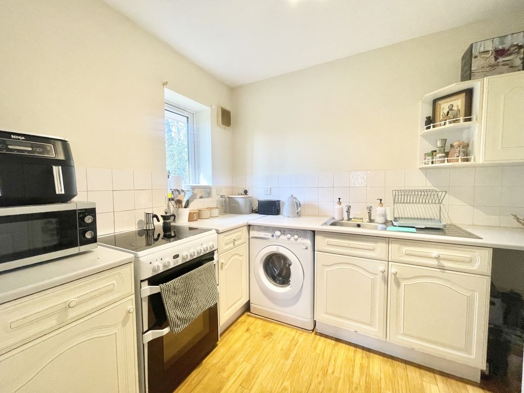 Property photo 3 of 7 Photo 6