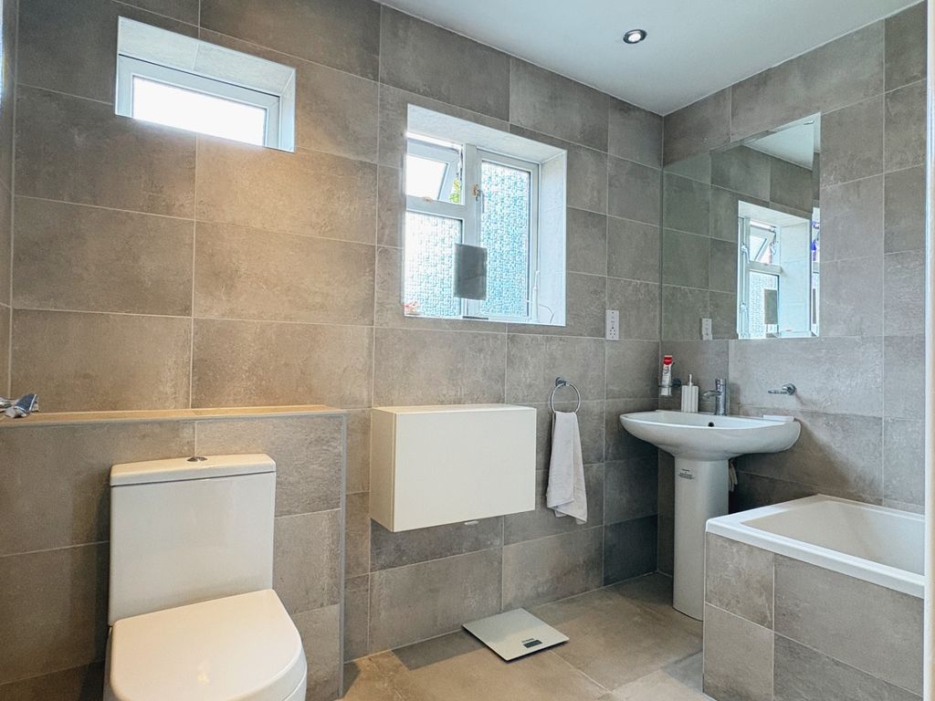 Property photo 2 of 16 5033115
