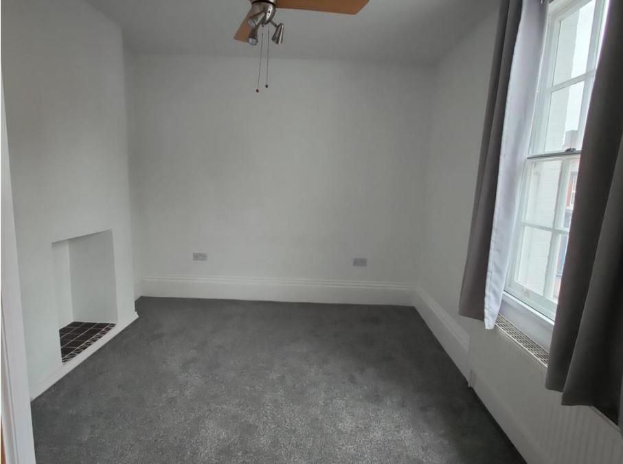Property photo 2 of 7 Bed.Jpg