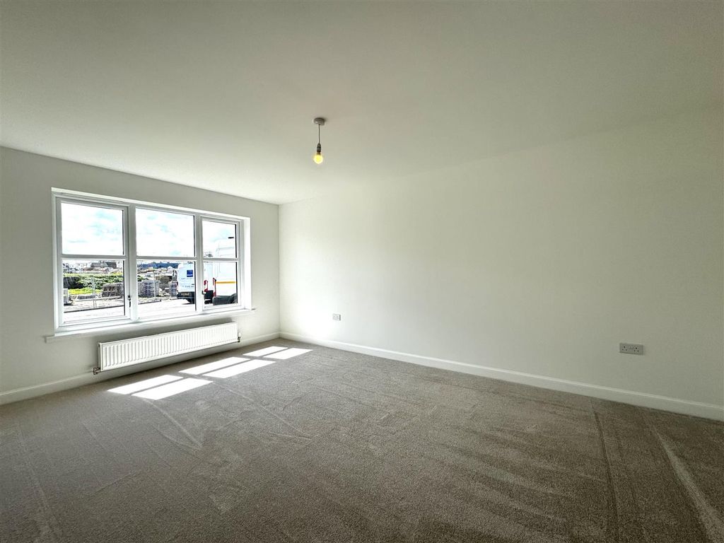 Property photo 2 of 20 Lounge