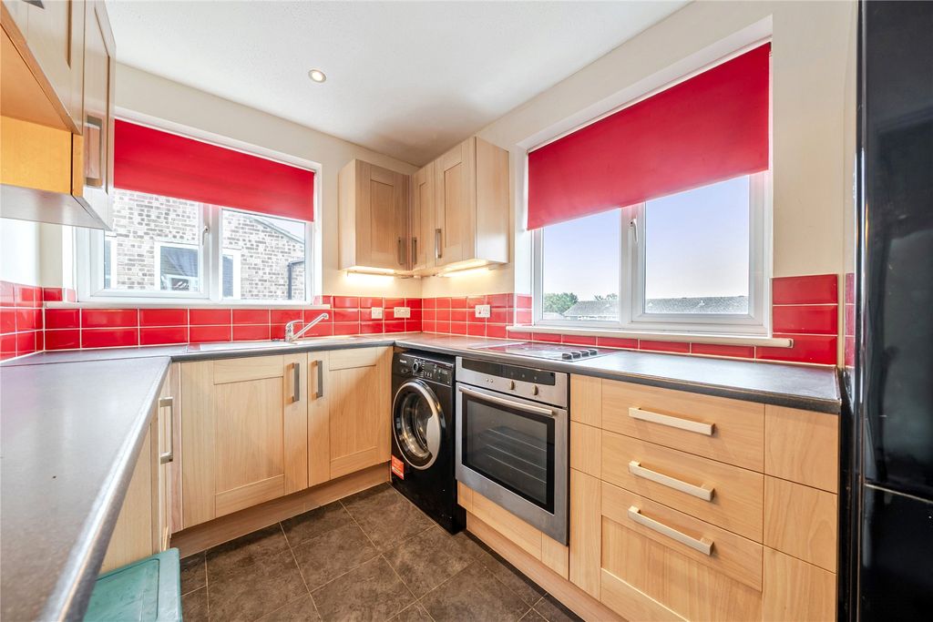 Property photo 2 of 17 Picture No. 01