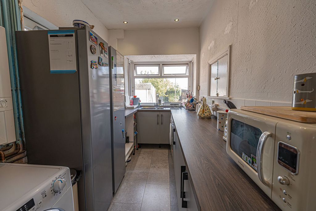 Property photo 2 of 21