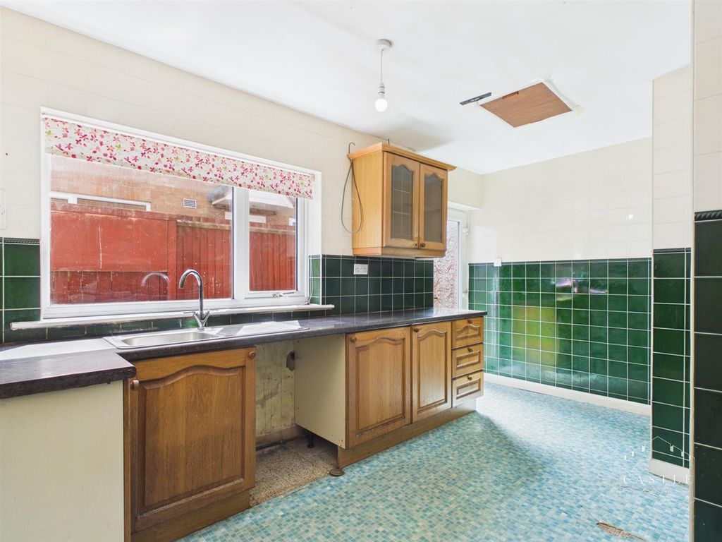 Property photo 3 of 13 Kitchen