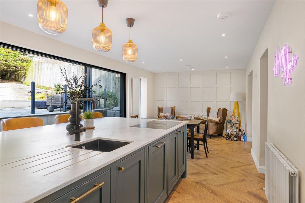 Property photo 3 of 29 Kitchen