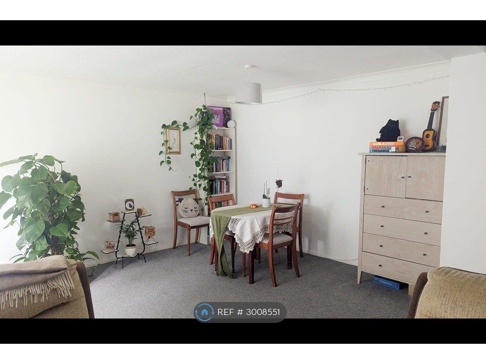 Property photo 3 of 10 Dining Area
