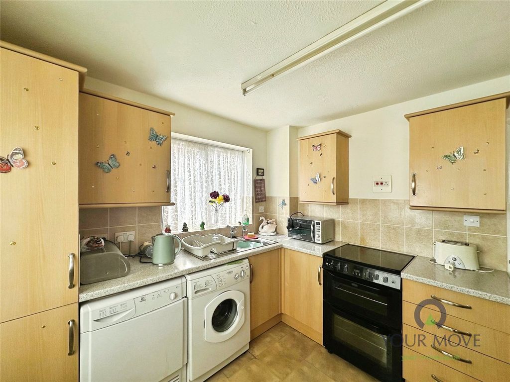 Property photo 2 of 12 Kitchen