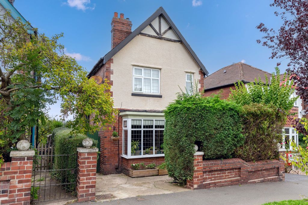 Property photo 1 of 32