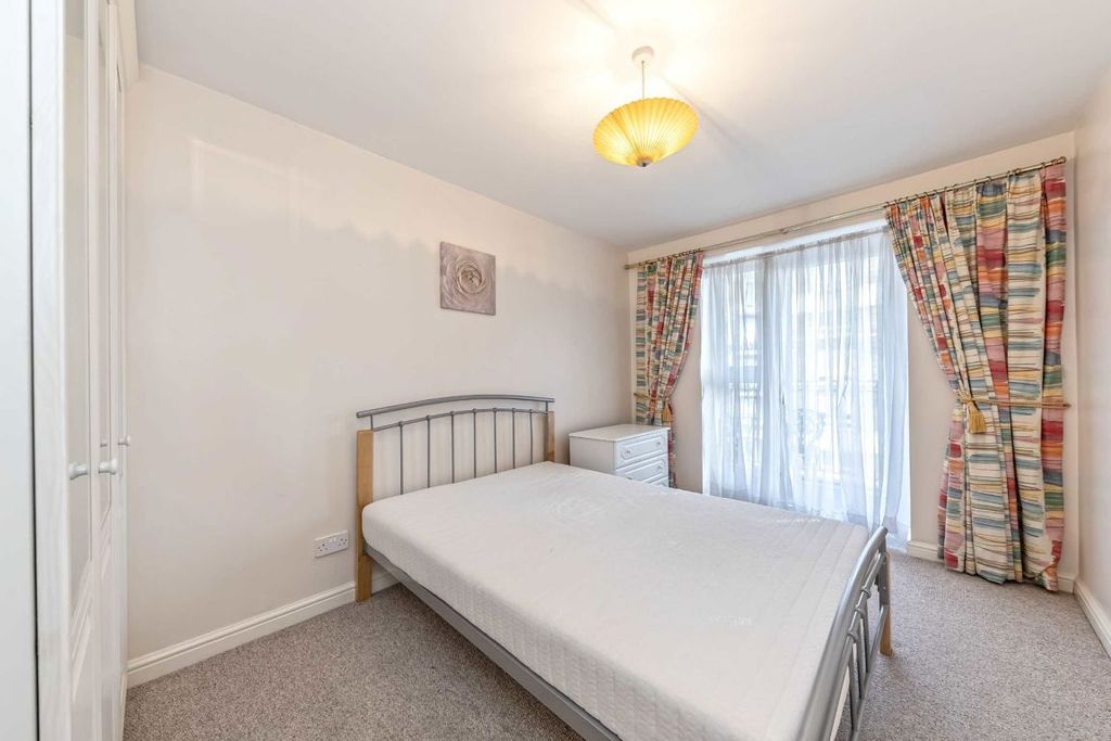 Property photo 3 of 6