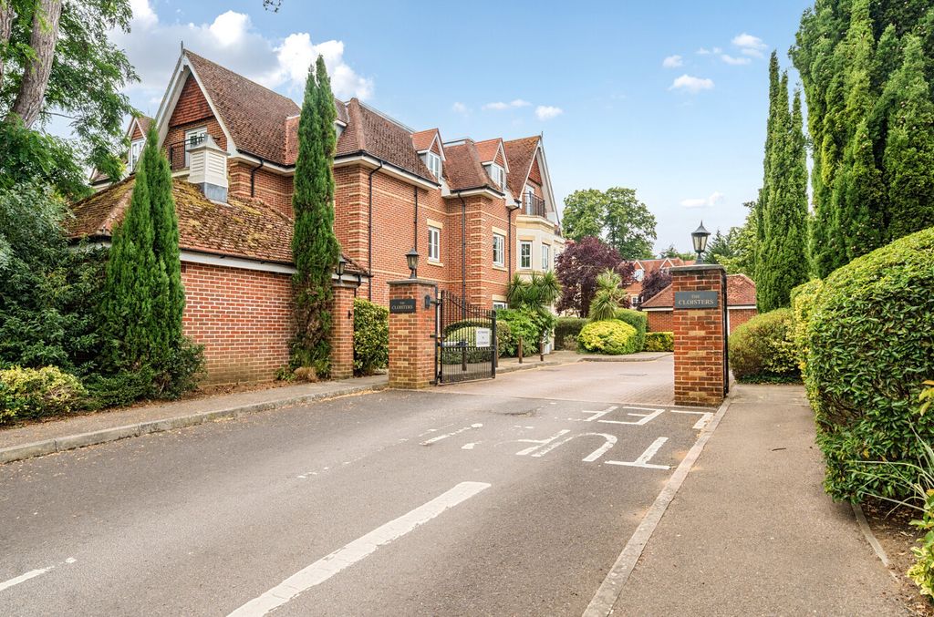 Property photo 1 of 17 Entrance