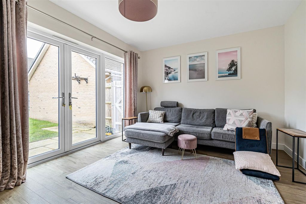 Property photo 2 of 22 Living Room