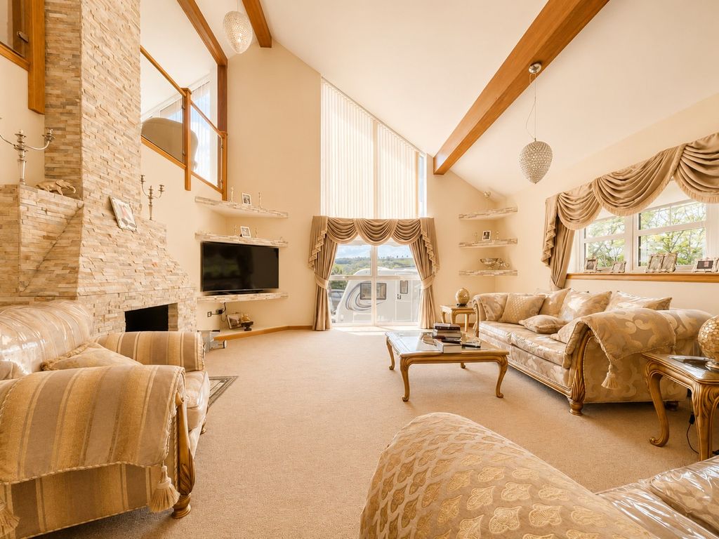 Property photo 2 of 38