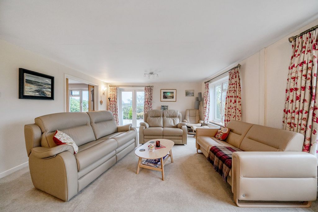 Property photo 2 of 19 Living Room