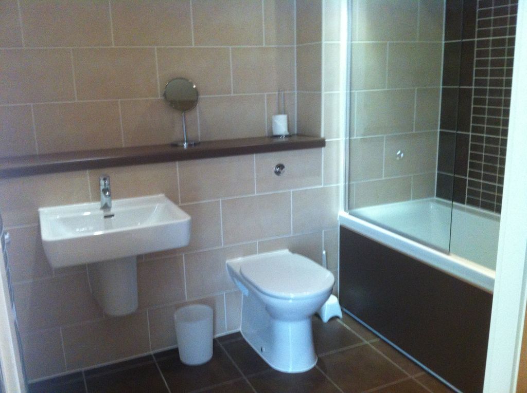 Property photo 2 of 4 Bathroom 