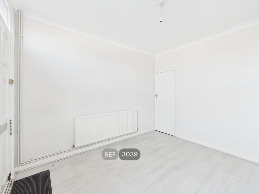 Property photo 3 of 27 Living Room