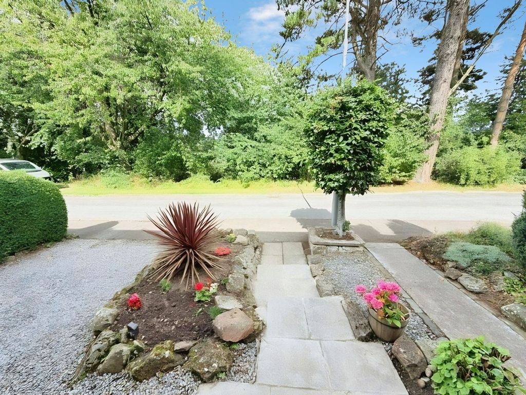 Property photo 2 of 36