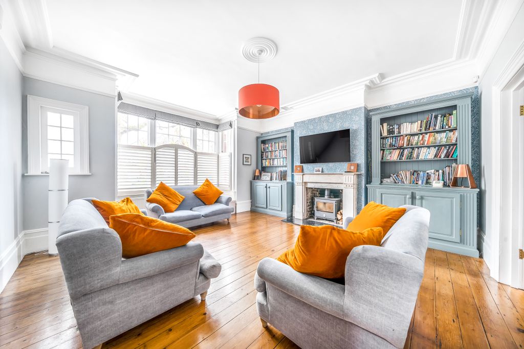 Property photo 1 of 18