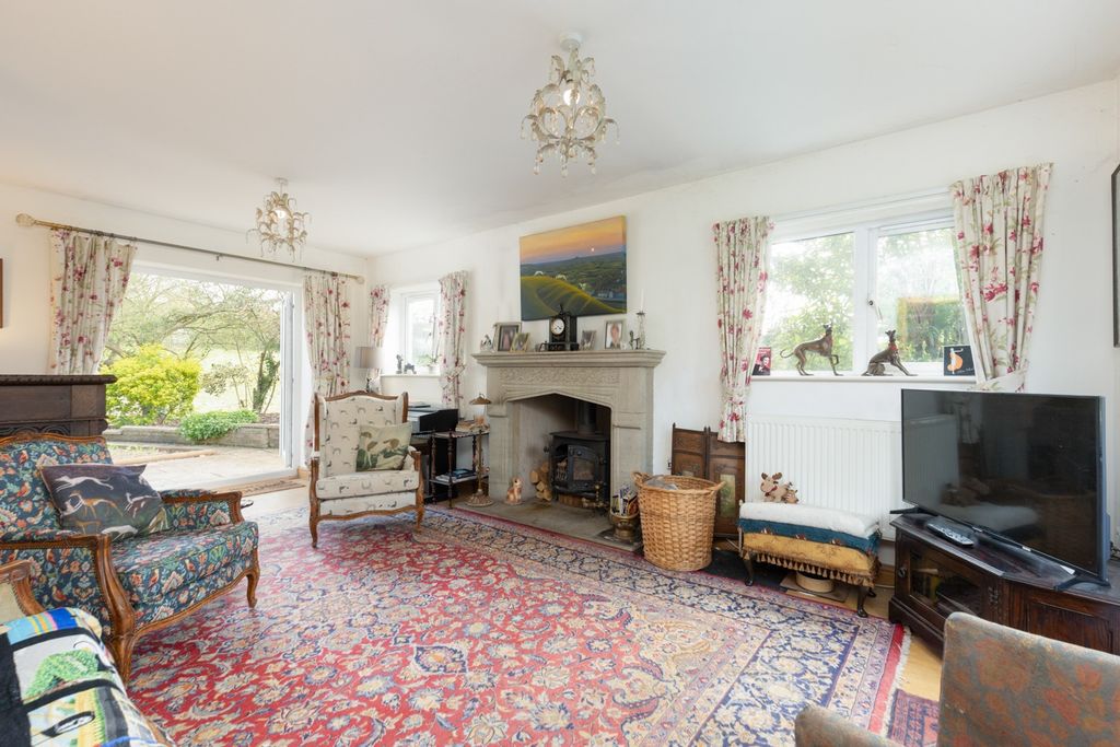 Property photo 2 of 22 4936411