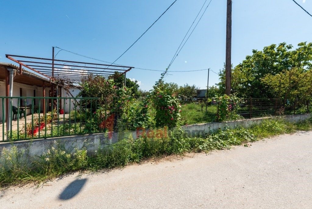 Property photo 2 of 24