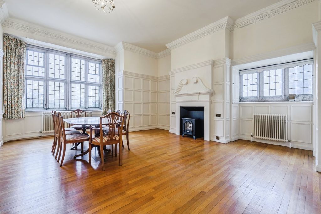 Property photo 3 of 28 Living/Dining Room