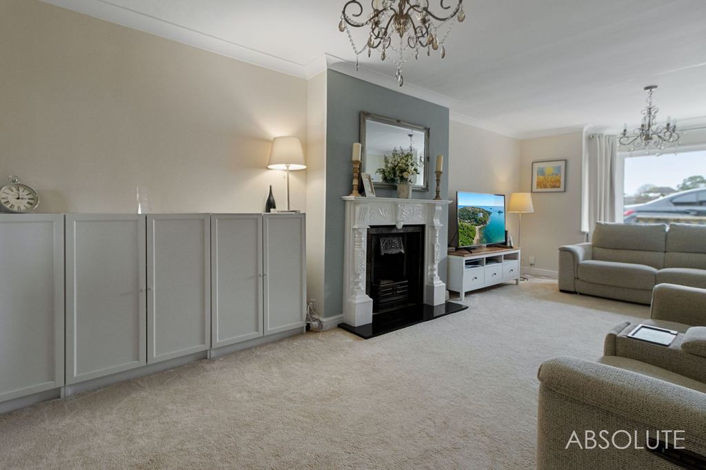 Property photo 2 of 25