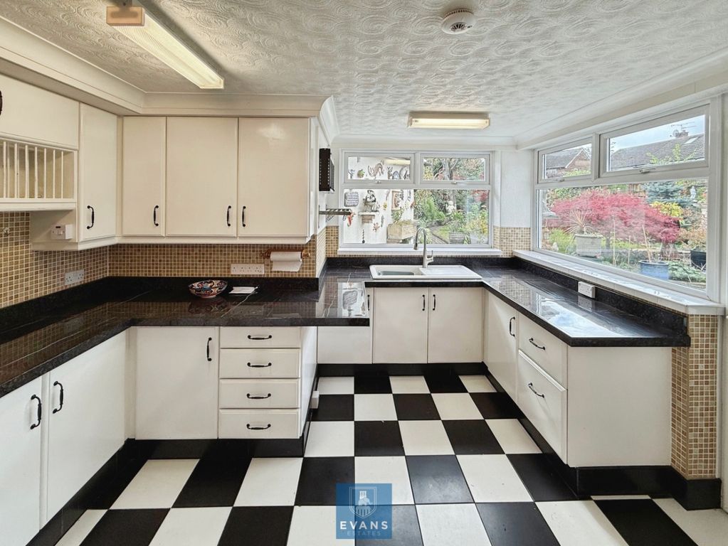 Property photo 3 of 27 Kitchen