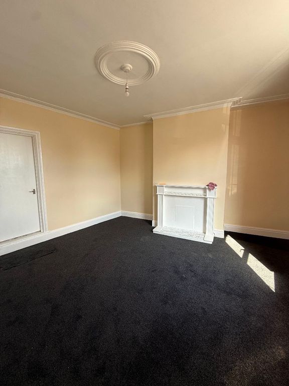 Property photo 3 of 10 Living Room