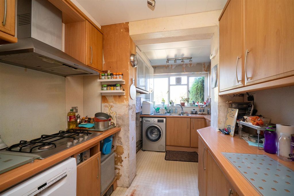Property photo 3 of 13 Kitchen
