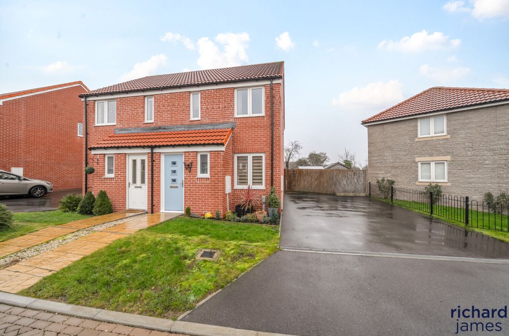 Property photo 1 of 12 1208B0c2E1A34916Af7d469B525F25F7