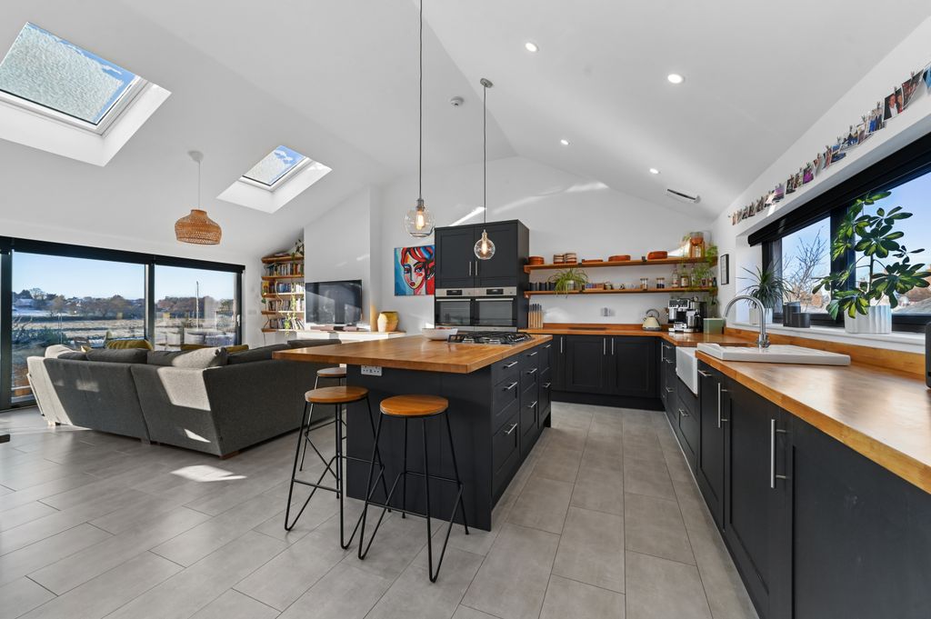 Property photo 2 of 41 Mudflats-Kitchen