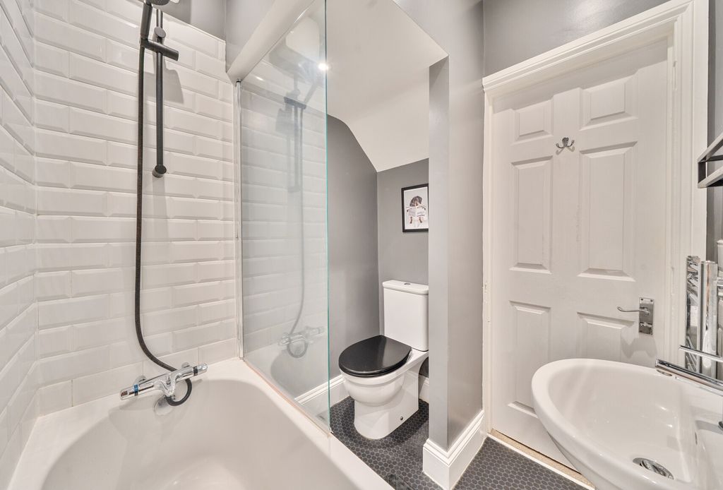 Property photo 3 of 14 1468946-3-6A185Bc...