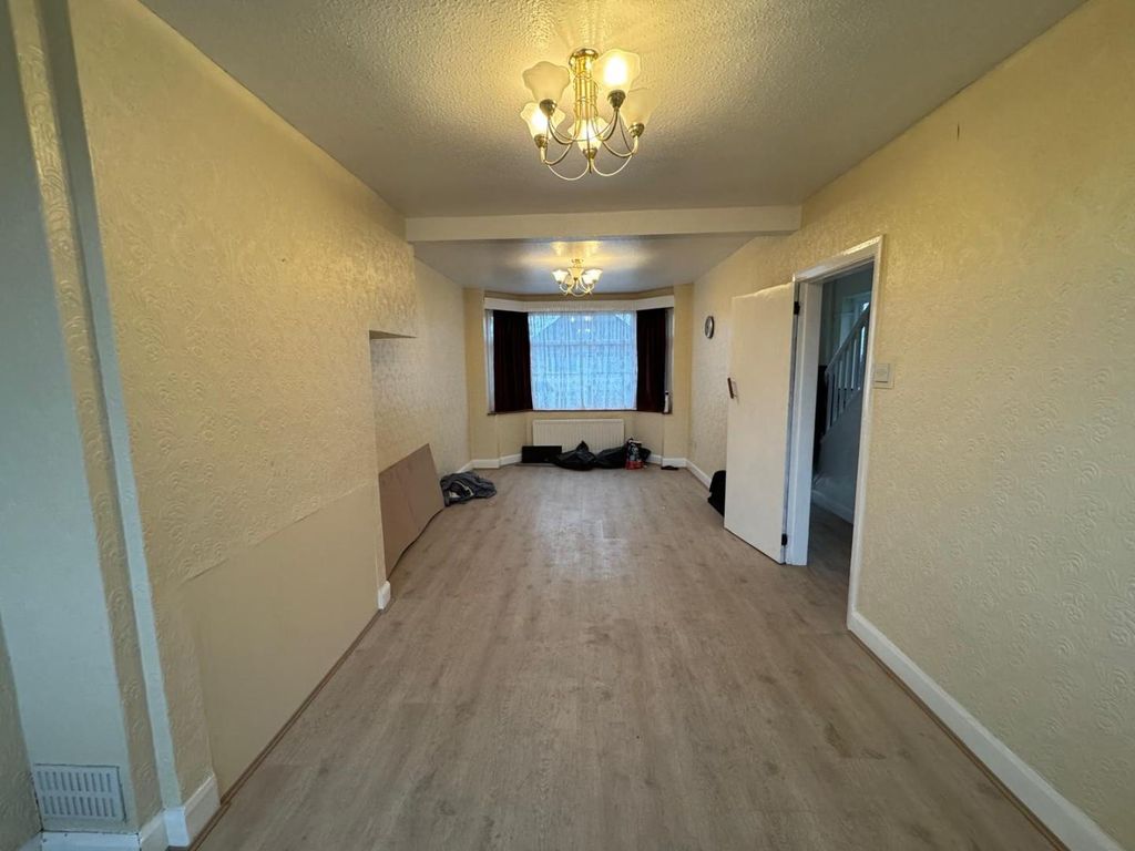 Property photo 3 of 11 2.Jpeg