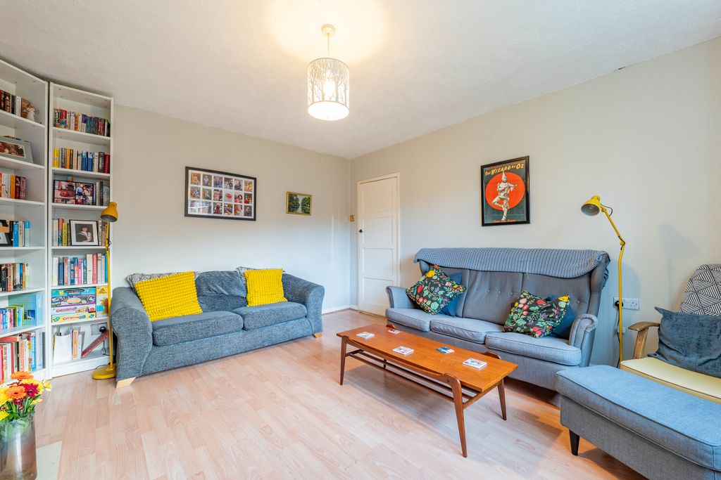 Property photo 3 of 12 Lounge