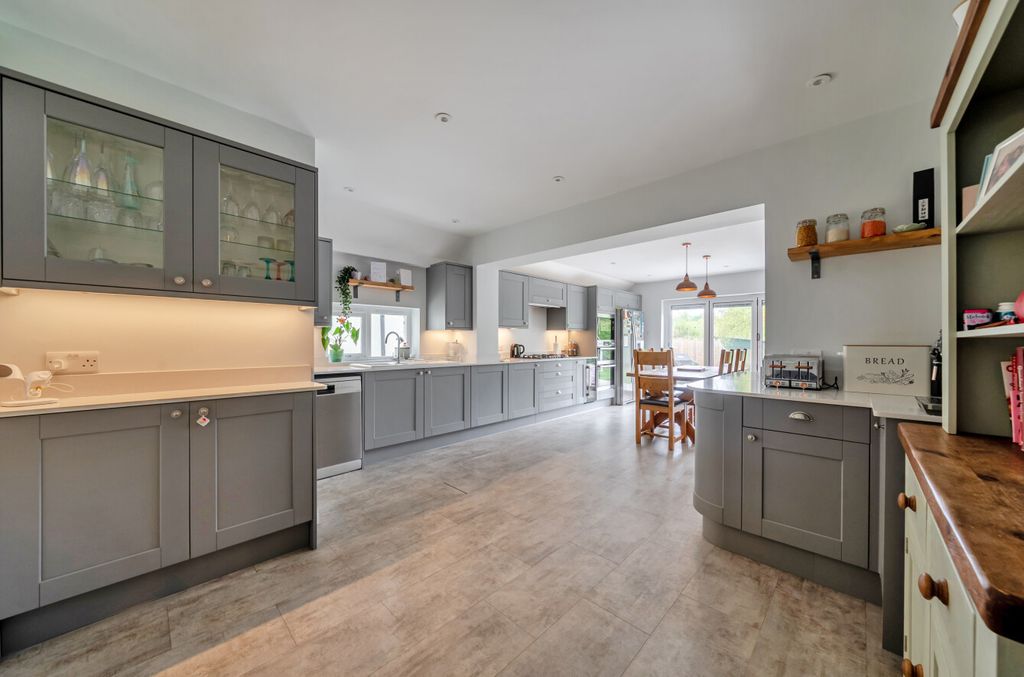 Property photo 3 of 21 Kitchen