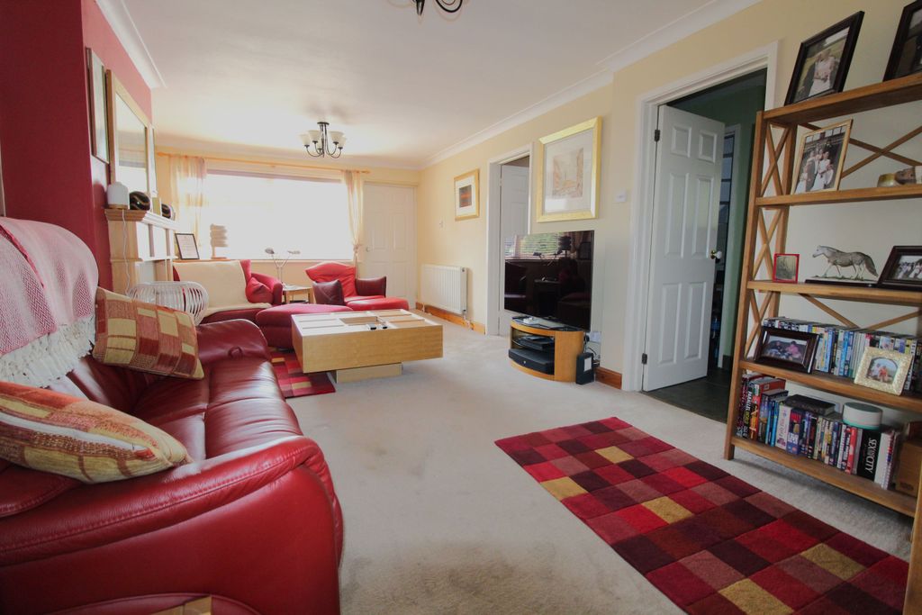 Property photo 2 of 15 Lounge 2