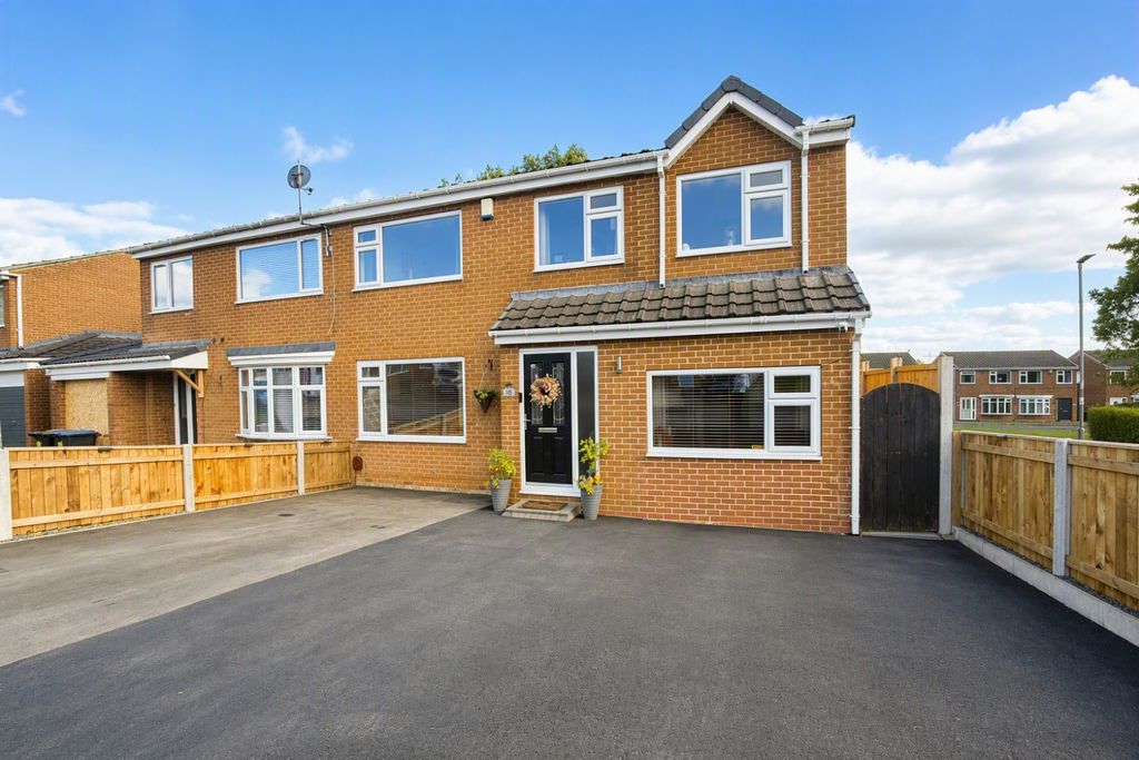 Property photo 1 of 27 Designer (46)