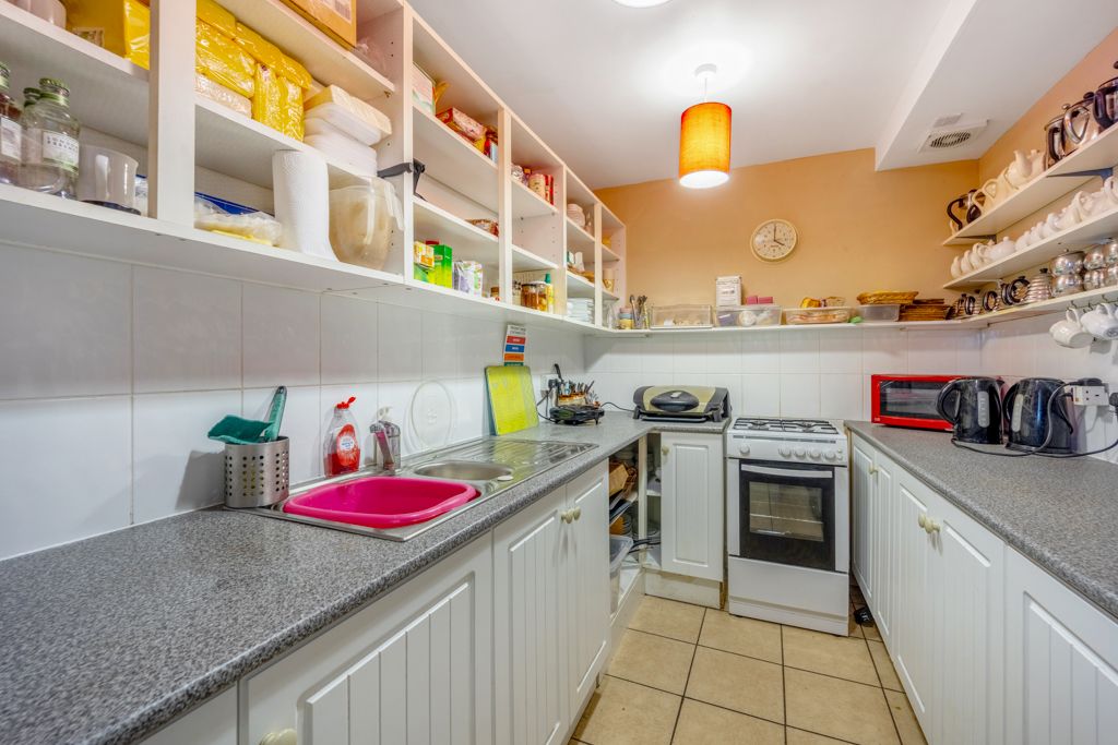 Property photo 2 of 39