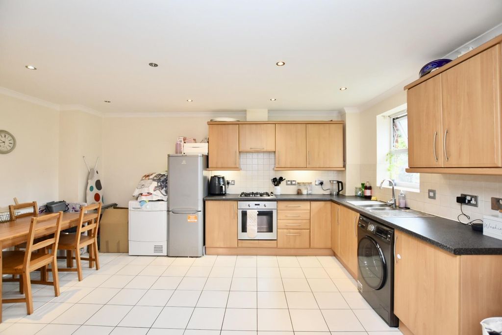Property photo 2 of 12 Kitchen