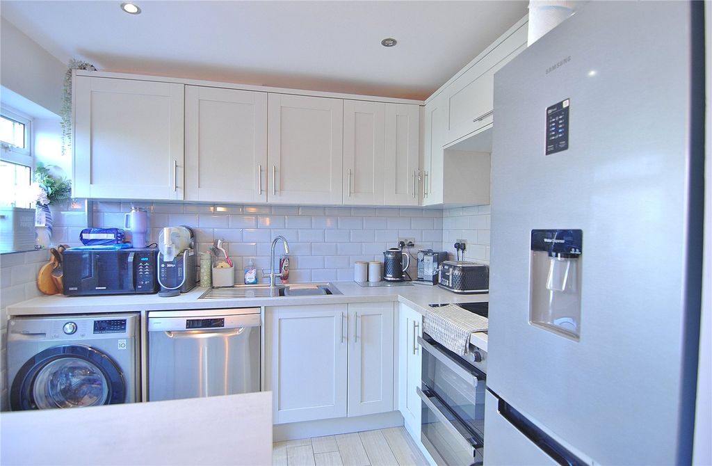 Property photo 2 of 22 Picture No. 20